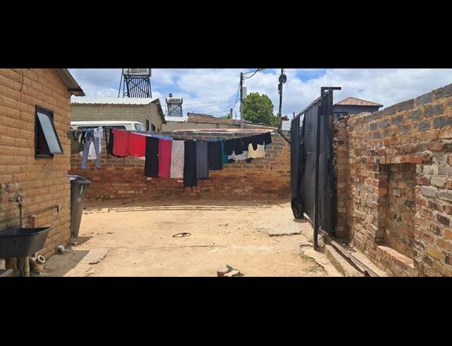 12 BEDROOM HOUSE FOR SALE IN ALEXANDRA EAST BANK